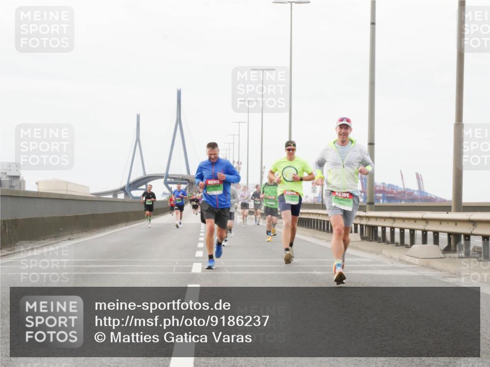 03.10.2025 - Köhlbrandbrückenlauf Matties Gatica Varas http://msf.ph/oto/9186237 03.10.2025 15:45:28 Position 3  meine-sportfotos.de