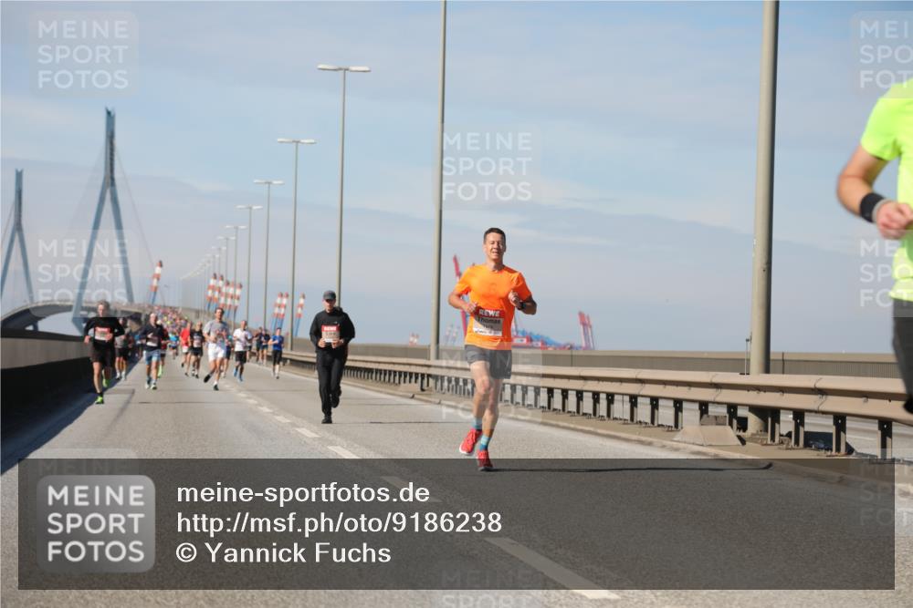 03.10.2025 - Köhlbrandbrückenlauf Yannick Fuchs http://msf.ph/oto/9186238 03.10.2025 11:44:20 Position 3  meine-sportfotos.de