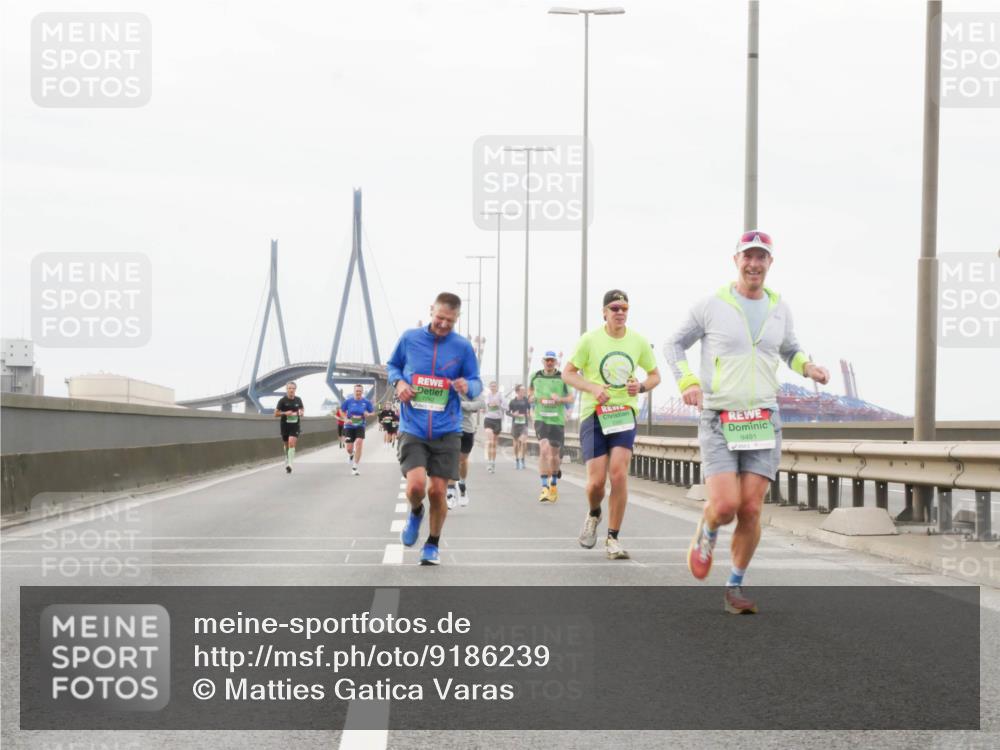 03.10.2025 - Köhlbrandbrückenlauf Matties Gatica Varas http://msf.ph/oto/9186239 03.10.2025 15:45:29 Position 3 9491 meine-sportfotos.de