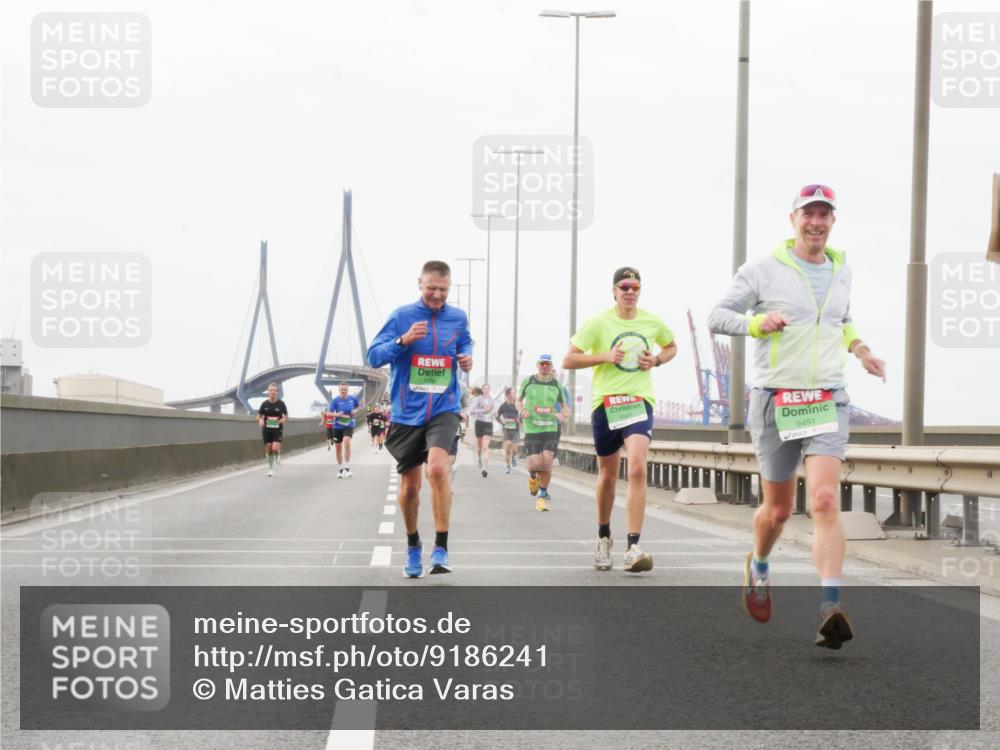 03.10.2025 - Köhlbrandbrückenlauf Matties Gatica Varas http://msf.ph/oto/9186241 03.10.2025 15:45:29 Position 3 9491 meine-sportfotos.de
