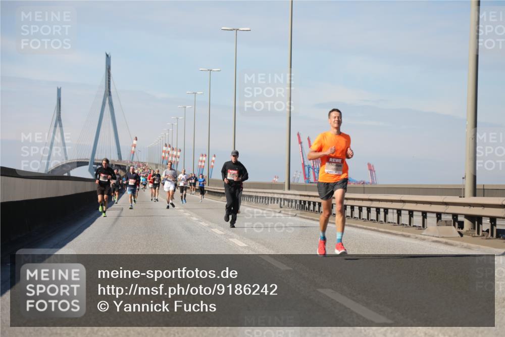 03.10.2025 - Köhlbrandbrückenlauf Yannick Fuchs http://msf.ph/oto/9186242 03.10.2025 11:44:21 Position 3  meine-sportfotos.de