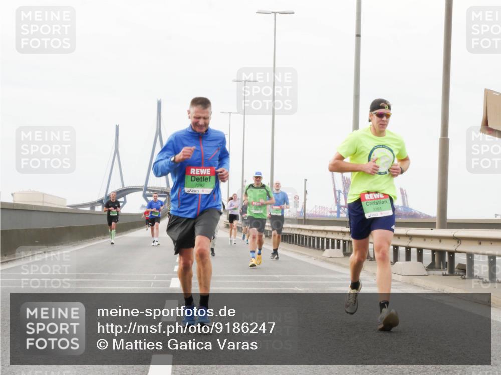 03.10.2025 - Köhlbrandbrückenlauf Matties Gatica Varas http://msf.ph/oto/9186247 03.10.2025 15:45:31 Position 3 7282, 9391 meine-sportfotos.de