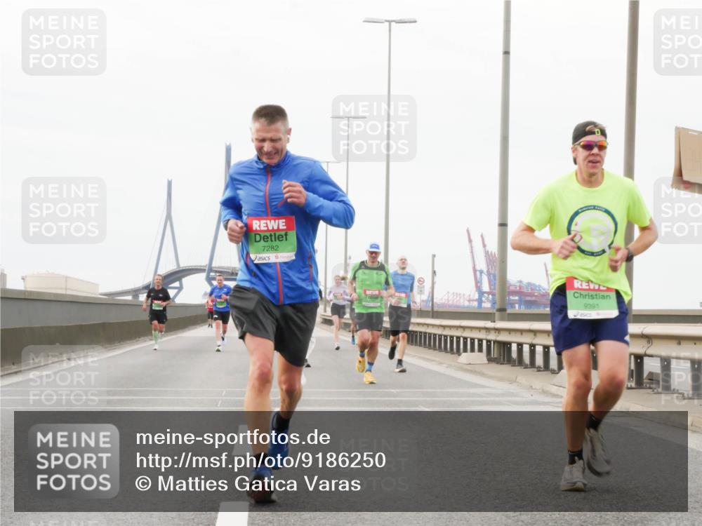 03.10.2025 - Köhlbrandbrückenlauf Matties Gatica Varas http://msf.ph/oto/9186250 03.10.2025 15:45:31 Position 3 7282, 9391 meine-sportfotos.de