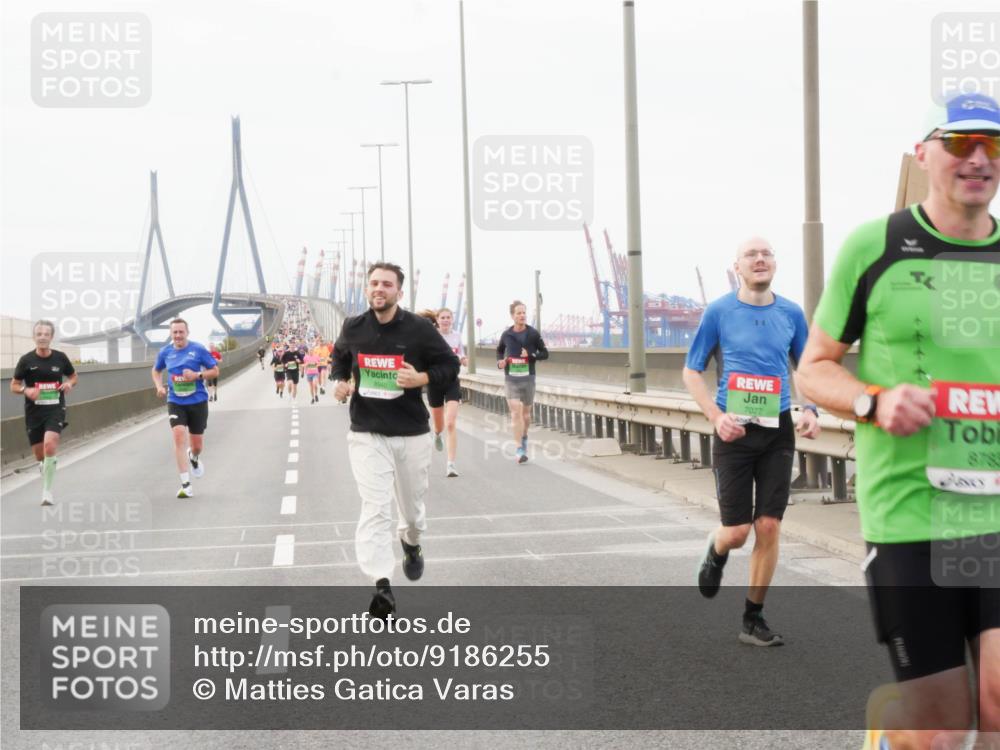 03.10.2025 - Köhlbrandbrückenlauf Matties Gatica Varas http://msf.ph/oto/9186255 03.10.2025 15:45:36 Position 3 8940, 7027, 878 meine-sportfotos.de