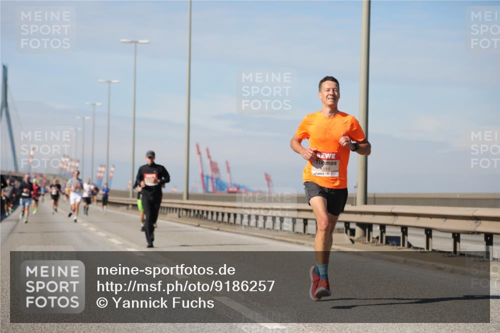 03.10.2025 - Köhlbrandbrückenlauf Yannick Fuchs http://msf.ph/oto/9186257 03.10.2025 11:44:22 Position 3 119 meine-sportfotos.de