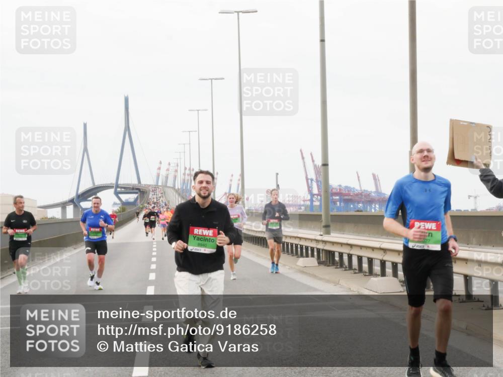03.10.2025 - Köhlbrandbrückenlauf Matties Gatica Varas http://msf.ph/oto/9186258 03.10.2025 15:45:37 Position 3 8940 meine-sportfotos.de