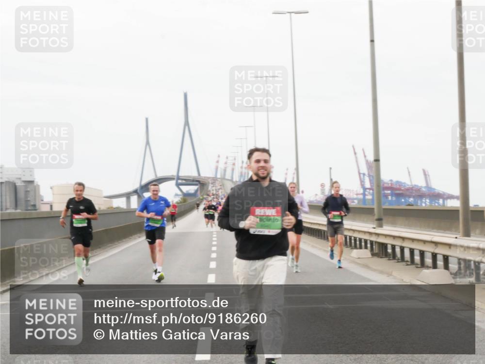 03.10.2025 - Köhlbrandbrückenlauf Matties Gatica Varas http://msf.ph/oto/9186260 03.10.2025 15:45:37 Position 3  meine-sportfotos.de