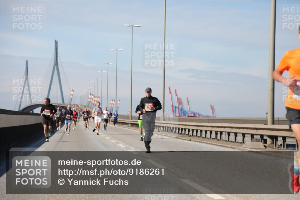 03.10.2025 - Köhlbrandbrückenlauf Yannick Fuchs http://msf.ph/oto/9186261 03.10.2025 11:44:23 Position 3  meine-sportfotos.de