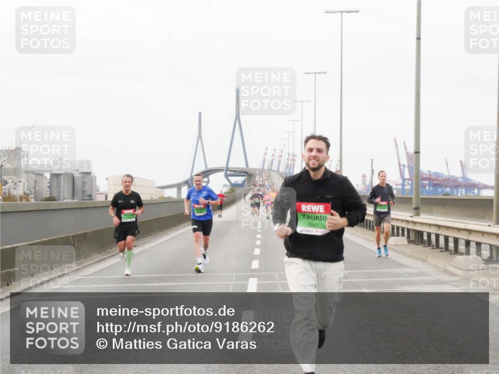 03.10.2025 - Köhlbrandbrückenlauf Matties Gatica Varas http://msf.ph/oto/9186262 03.10.2025 15:45:38 Position 3 8940 meine-sportfotos.de