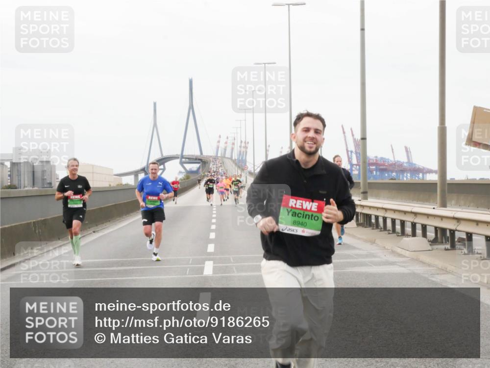 03.10.2025 - Köhlbrandbrückenlauf Matties Gatica Varas http://msf.ph/oto/9186265 03.10.2025 15:45:38 Position 3 8940 meine-sportfotos.de