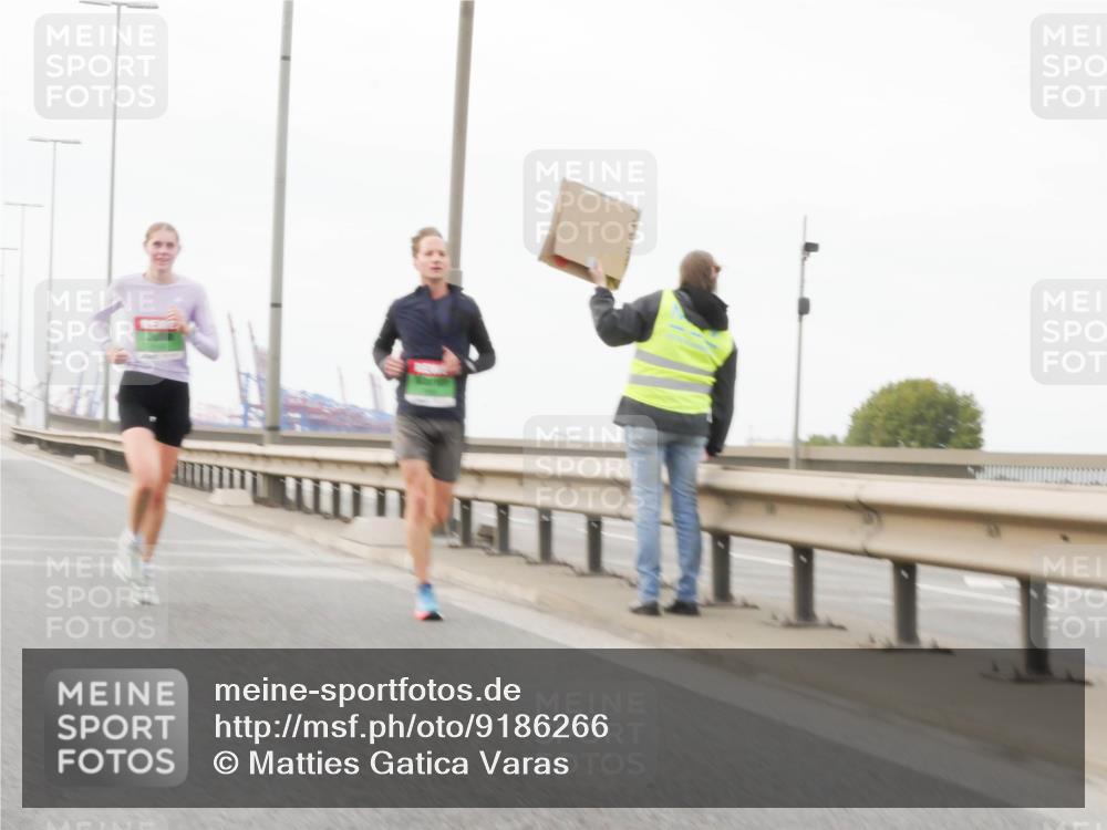 03.10.2025 - Köhlbrandbrückenlauf Matties Gatica Varas http://msf.ph/oto/9186266 03.10.2025 15:45:41 Position 3  meine-sportfotos.de