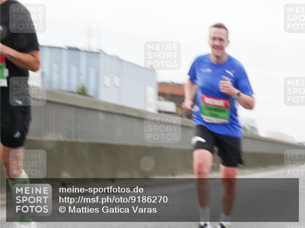 03.10.2025 - Köhlbrandbrückenlauf Matties Gatica Varas http://msf.ph/oto/9186270 03.10.2025 15:45:43 Position 3  meine-sportfotos.de