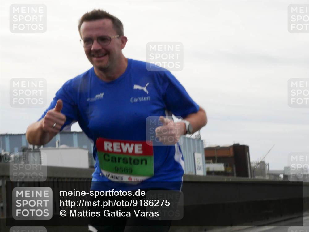 03.10.2025 - Köhlbrandbrückenlauf Matties Gatica Varas http://msf.ph/oto/9186275 03.10.2025 15:45:44 Position 3 9589 meine-sportfotos.de