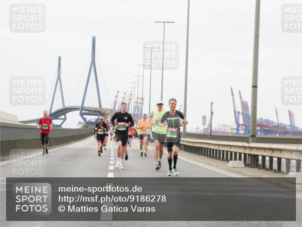 03.10.2025 - Köhlbrandbrückenlauf Matties Gatica Varas http://msf.ph/oto/9186278 03.10.2025 15:45:49 Position 3  meine-sportfotos.de