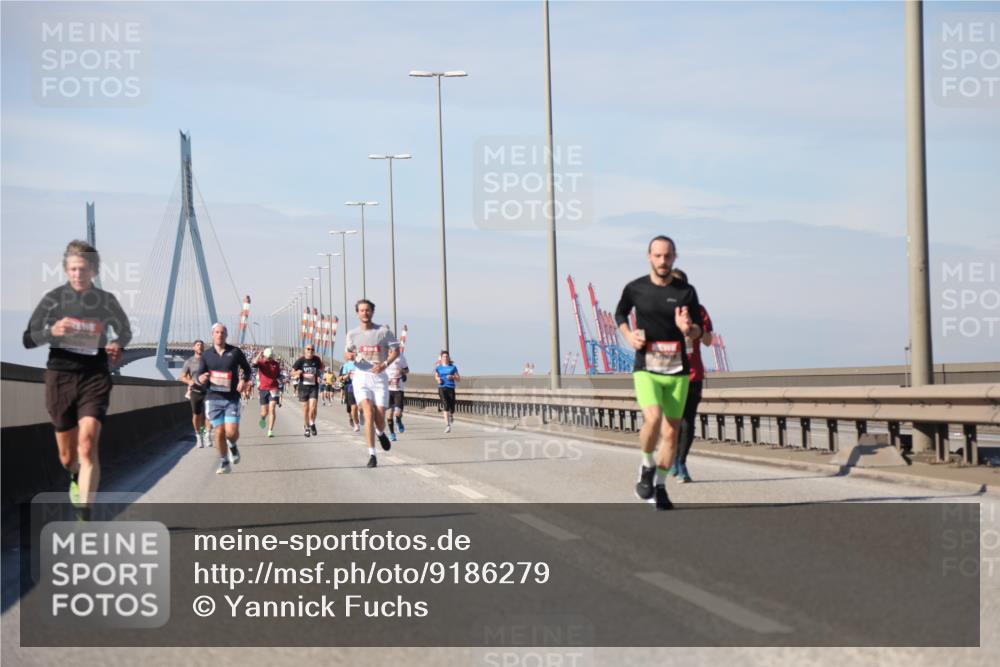 03.10.2025 - Köhlbrandbrückenlauf Yannick Fuchs http://msf.ph/oto/9186279 03.10.2025 11:44:27 Position 3  meine-sportfotos.de