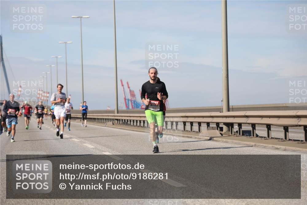 03.10.2025 - Köhlbrandbrückenlauf Yannick Fuchs http://msf.ph/oto/9186281 03.10.2025 11:44:28 Position 3  meine-sportfotos.de