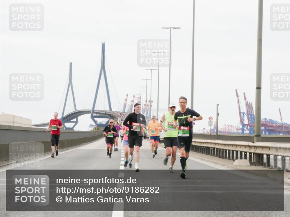 03.10.2025 - Köhlbrandbrückenlauf Matties Gatica Varas http://msf.ph/oto/9186282 03.10.2025 15:45:49 Position 3  meine-sportfotos.de
