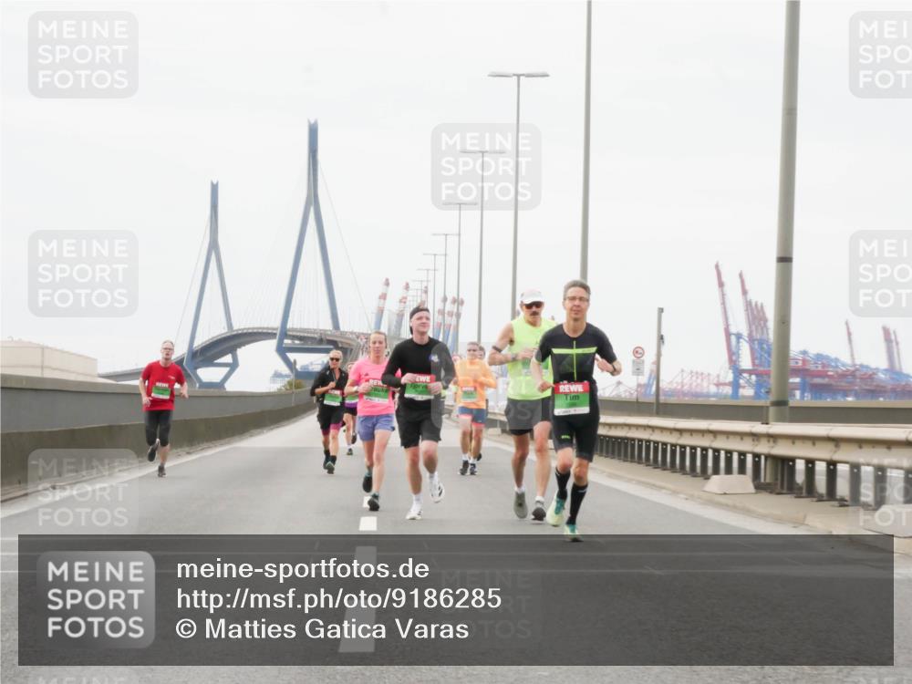 03.10.2025 - Köhlbrandbrückenlauf Matties Gatica Varas http://msf.ph/oto/9186285 03.10.2025 15:45:50 Position 3  meine-sportfotos.de