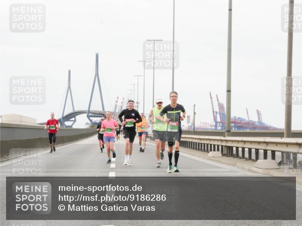 03.10.2025 - Köhlbrandbrückenlauf Matties Gatica Varas http://msf.ph/oto/9186286 03.10.2025 15:45:50 Position 3  meine-sportfotos.de