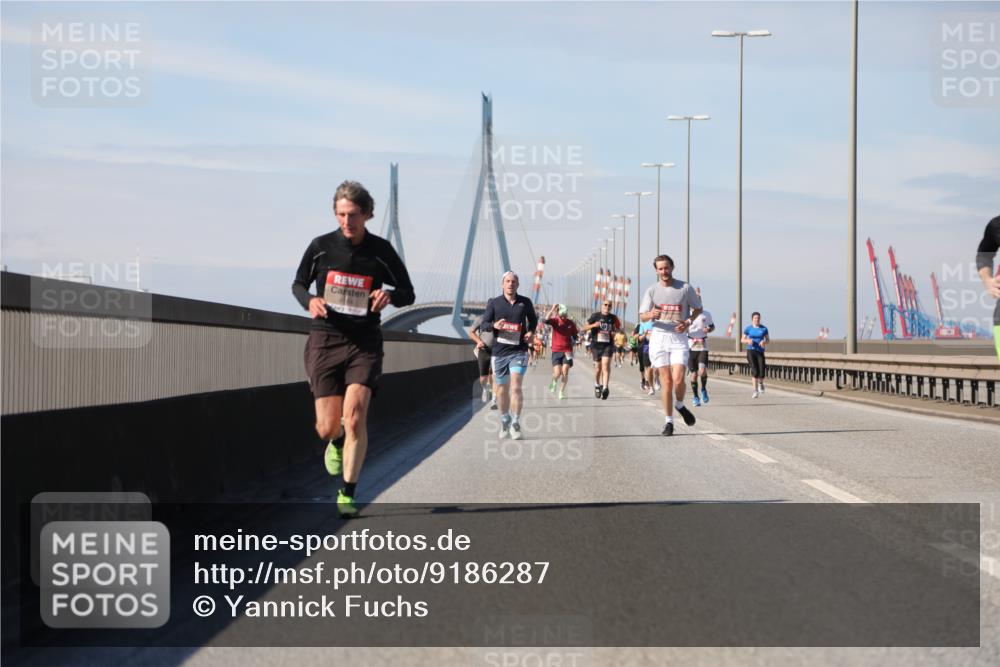 03.10.2025 - Köhlbrandbrückenlauf Yannick Fuchs http://msf.ph/oto/9186287 03.10.2025 11:44:28 Position 3  meine-sportfotos.de