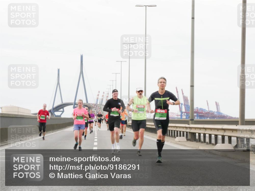 03.10.2025 - Köhlbrandbrückenlauf Matties Gatica Varas http://msf.ph/oto/9186291 03.10.2025 15:45:51 Position 3  meine-sportfotos.de