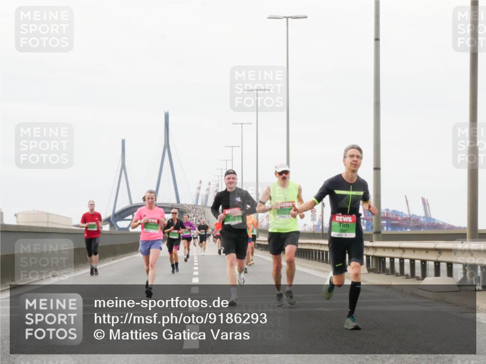 03.10.2025 - Köhlbrandbrückenlauf Matties Gatica Varas http://msf.ph/oto/9186293 03.10.2025 15:45:52 Position 3 9113, 7598 meine-sportfotos.de