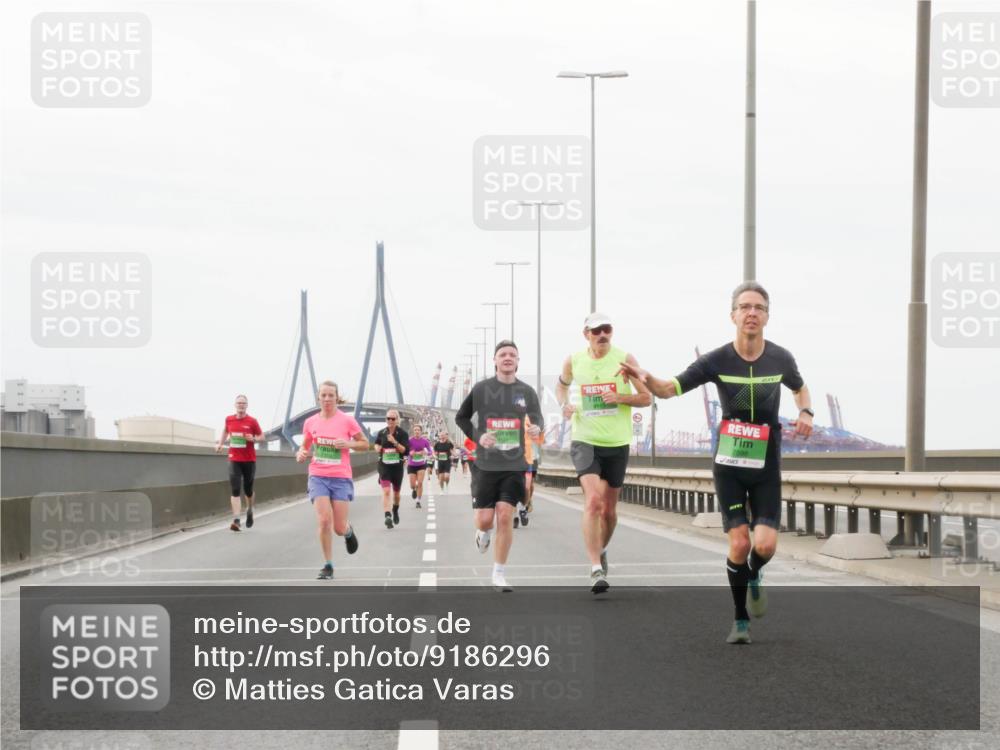 03.10.2025 - Köhlbrandbrückenlauf Matties Gatica Varas http://msf.ph/oto/9186296 03.10.2025 15:45:52 Position 3 7598 meine-sportfotos.de
