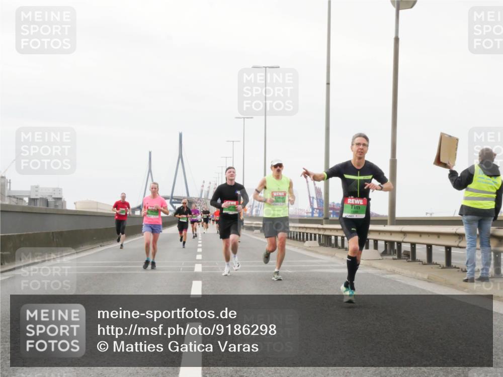 03.10.2025 - Köhlbrandbrückenlauf Matties Gatica Varas http://msf.ph/oto/9186298 03.10.2025 15:45:53 Position 3  meine-sportfotos.de