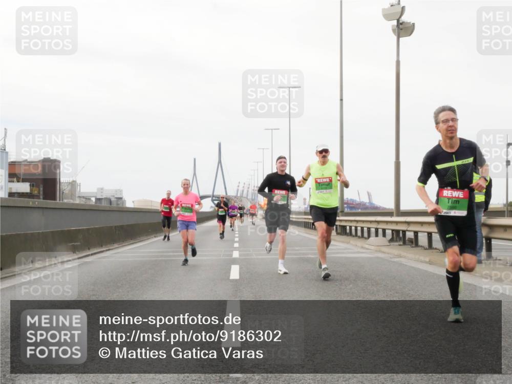 03.10.2025 - Köhlbrandbrückenlauf Matties Gatica Varas http://msf.ph/oto/9186302 03.10.2025 15:45:54 Position 3 7598 meine-sportfotos.de