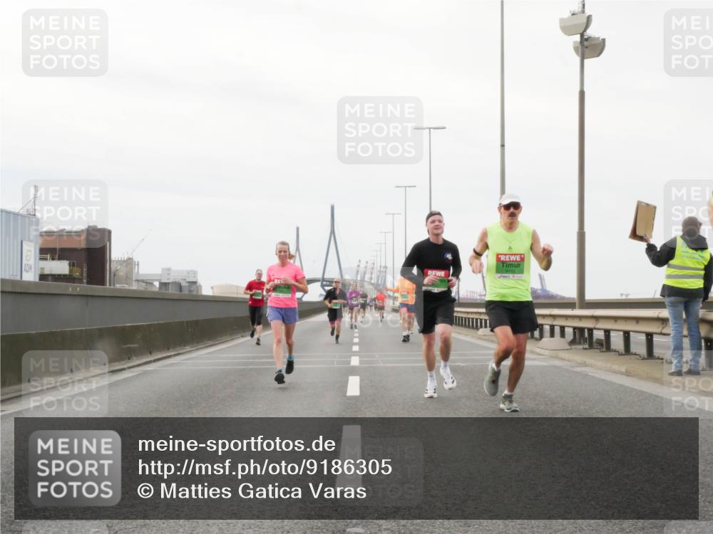 03.10.2025 - Köhlbrandbrückenlauf Matties Gatica Varas http://msf.ph/oto/9186305 03.10.2025 15:45:54 Position 3 9113 meine-sportfotos.de