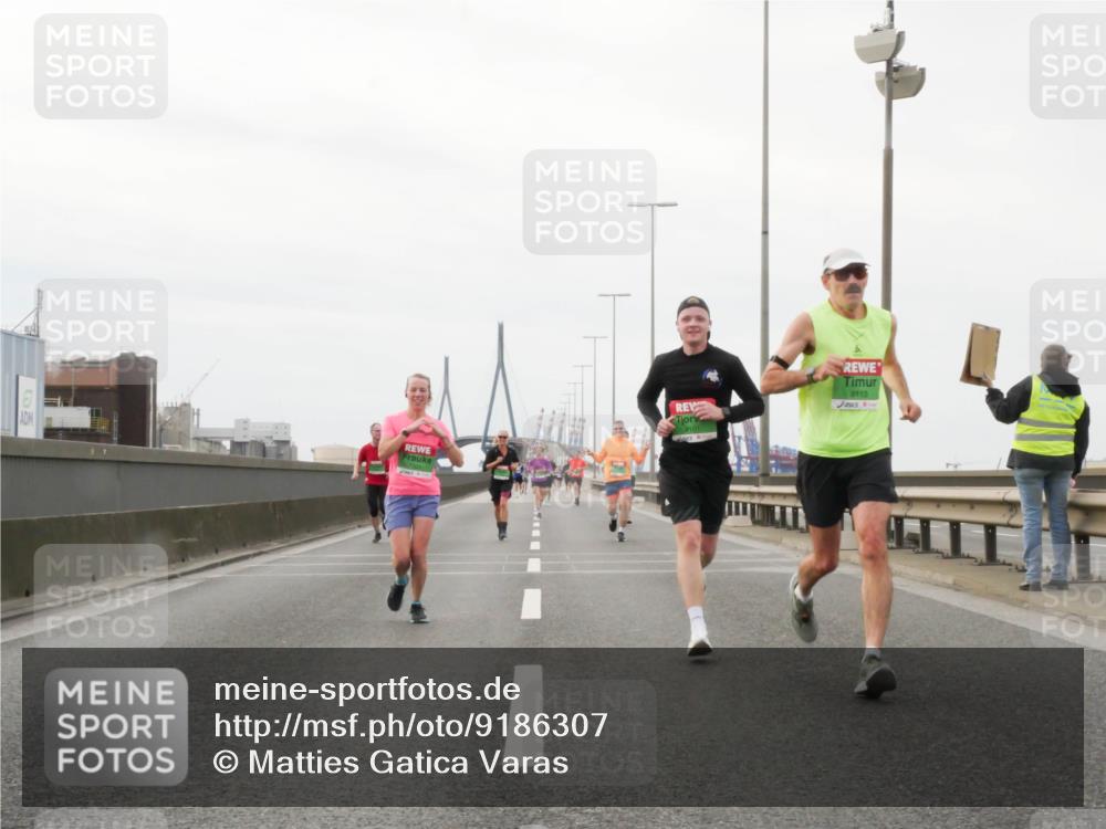 03.10.2025 - Köhlbrandbrückenlauf Matties Gatica Varas http://msf.ph/oto/9186307 03.10.2025 15:45:55 Position 3 1, 9113 meine-sportfotos.de