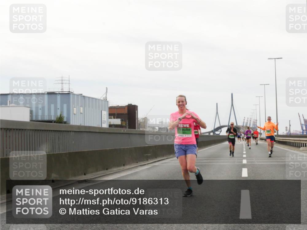 03.10.2025 - Köhlbrandbrückenlauf Matties Gatica Varas http://msf.ph/oto/9186313 03.10.2025 15:45:56 Position 3 7301 meine-sportfotos.de