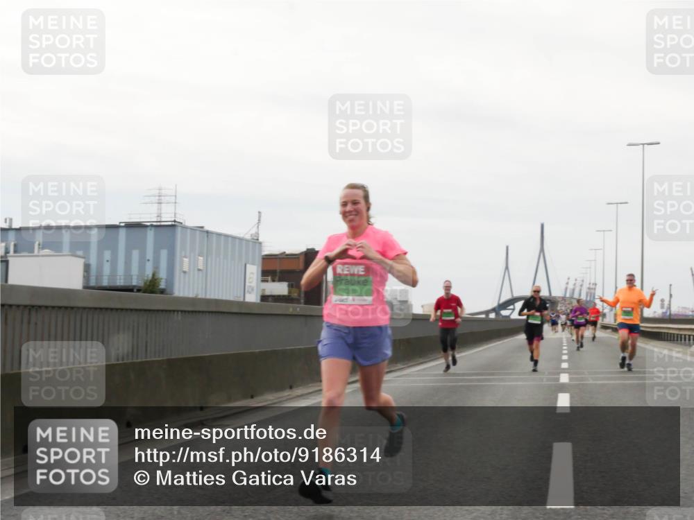 03.10.2025 - Köhlbrandbrückenlauf Matties Gatica Varas http://msf.ph/oto/9186314 03.10.2025 15:45:56 Position 3 055, 7309 meine-sportfotos.de