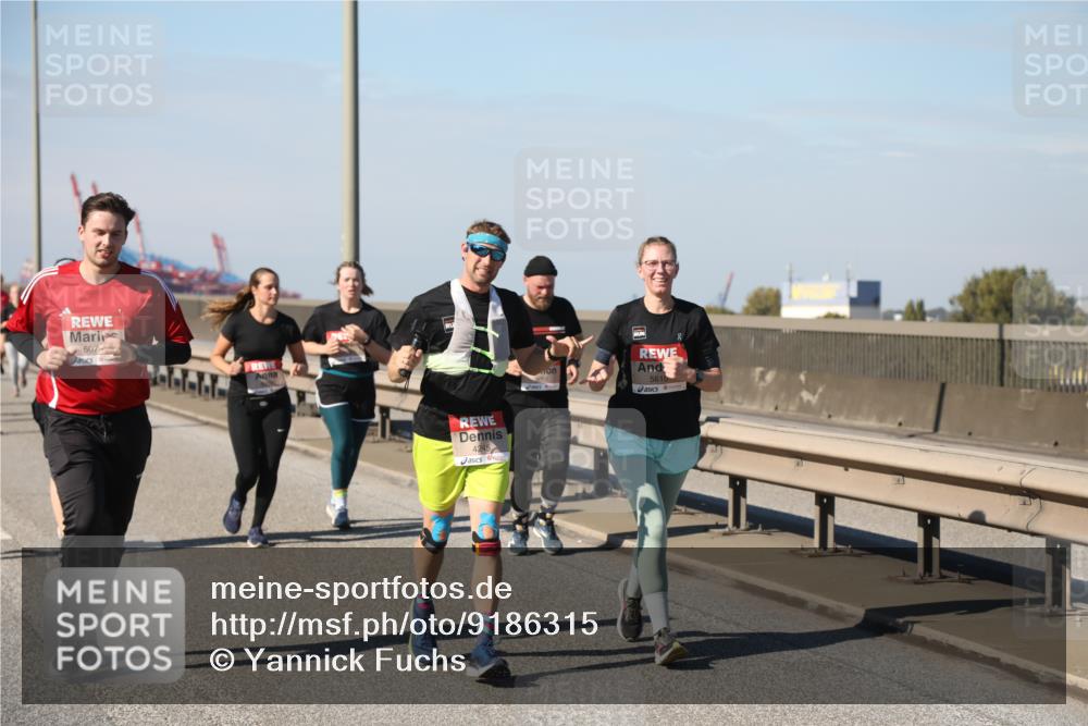 03.10.2025 - Köhlbrandbrückenlauf Yannick Fuchs http://msf.ph/oto/9186315 03.10.2025 12:05:33 Position 3 607, 4245, 5610 meine-sportfotos.de