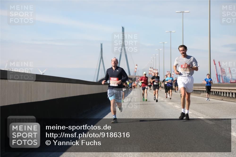 03.10.2025 - Köhlbrandbrückenlauf Yannick Fuchs http://msf.ph/oto/9186316 03.10.2025 11:44:31 Position 3 6754 meine-sportfotos.de