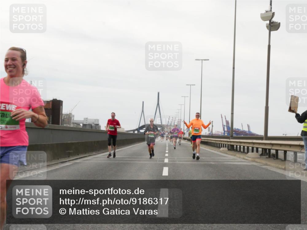 03.10.2025 - Köhlbrandbrückenlauf Matties Gatica Varas http://msf.ph/oto/9186317 03.10.2025 15:45:57 Position 3 730 meine-sportfotos.de