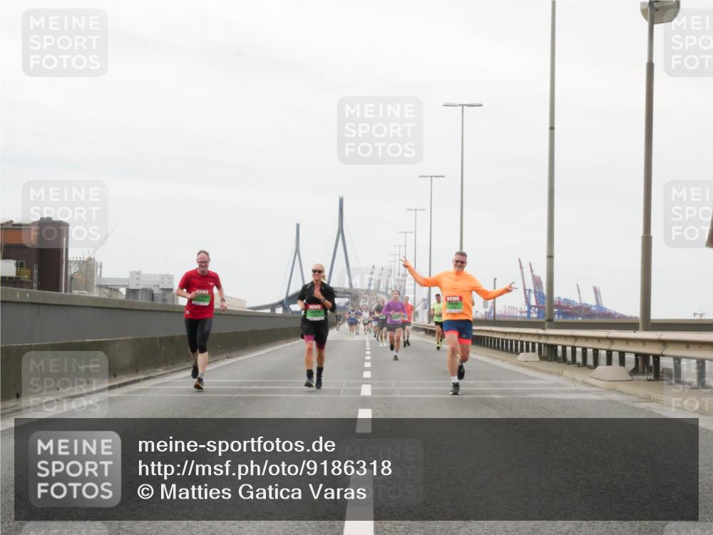 03.10.2025 - Köhlbrandbrückenlauf Matties Gatica Varas http://msf.ph/oto/9186318 03.10.2025 15:45:57 Position 3  meine-sportfotos.de