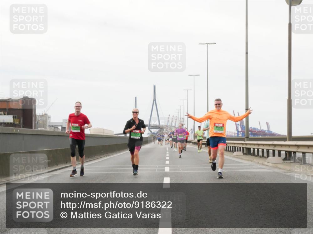 03.10.2025 - Köhlbrandbrückenlauf Matties Gatica Varas http://msf.ph/oto/9186322 03.10.2025 15:45:58 Position 3  meine-sportfotos.de