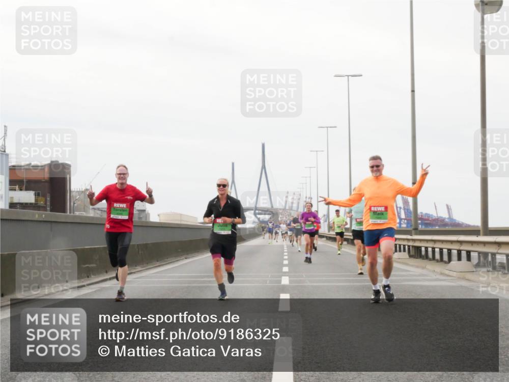 03.10.2025 - Köhlbrandbrückenlauf Matties Gatica Varas http://msf.ph/oto/9186325 03.10.2025 15:45:59 Position 3  meine-sportfotos.de