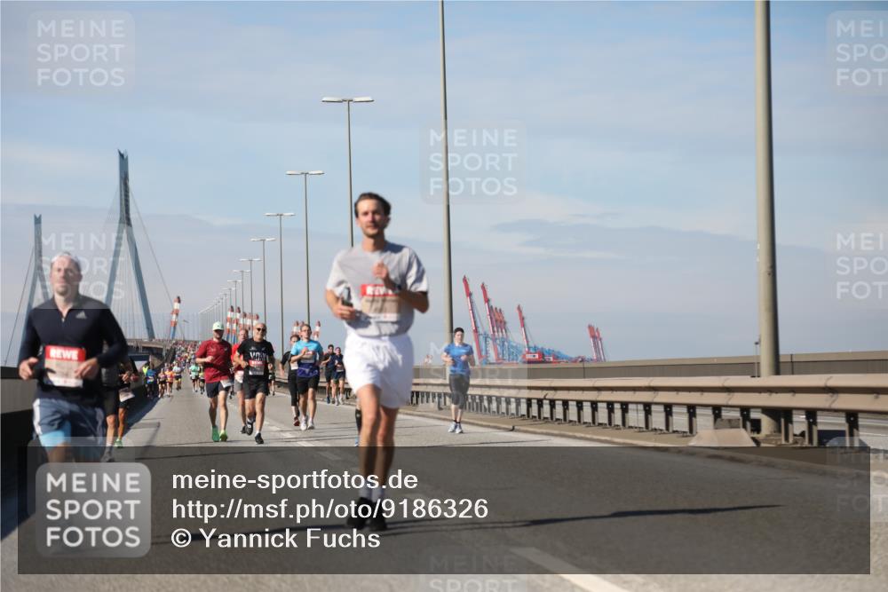 03.10.2025 - Köhlbrandbrückenlauf Yannick Fuchs http://msf.ph/oto/9186326 03.10.2025 11:44:32 Position 3  meine-sportfotos.de
