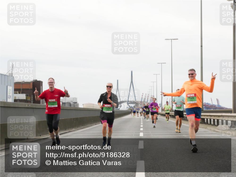 03.10.2025 - Köhlbrandbrückenlauf Matties Gatica Varas http://msf.ph/oto/9186328 03.10.2025 15:45:59 Position 3 7584 meine-sportfotos.de
