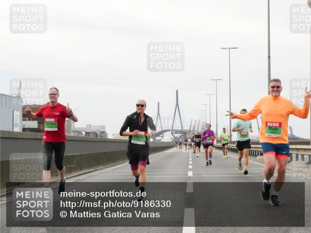 03.10.2025 - Köhlbrandbrückenlauf Matties Gatica Varas http://msf.ph/oto/9186330 03.10.2025 15:46:00 Position 3 7584 meine-sportfotos.de