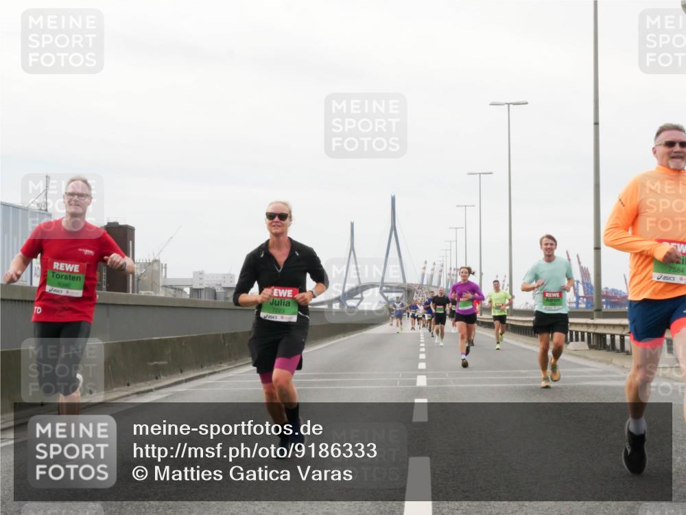 03.10.2025 - Köhlbrandbrückenlauf Matties Gatica Varas http://msf.ph/oto/9186333 03.10.2025 15:46:00 Position 3 9346, 7223, 7584 meine-sportfotos.de
