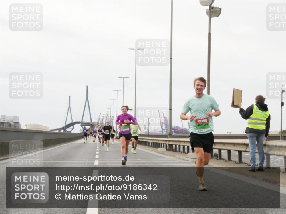 03.10.2025 - Köhlbrandbrückenlauf Matties Gatica Varas http://msf.ph/oto/9186342 03.10.2025 15:46:02 Position 3 7329 meine-sportfotos.de