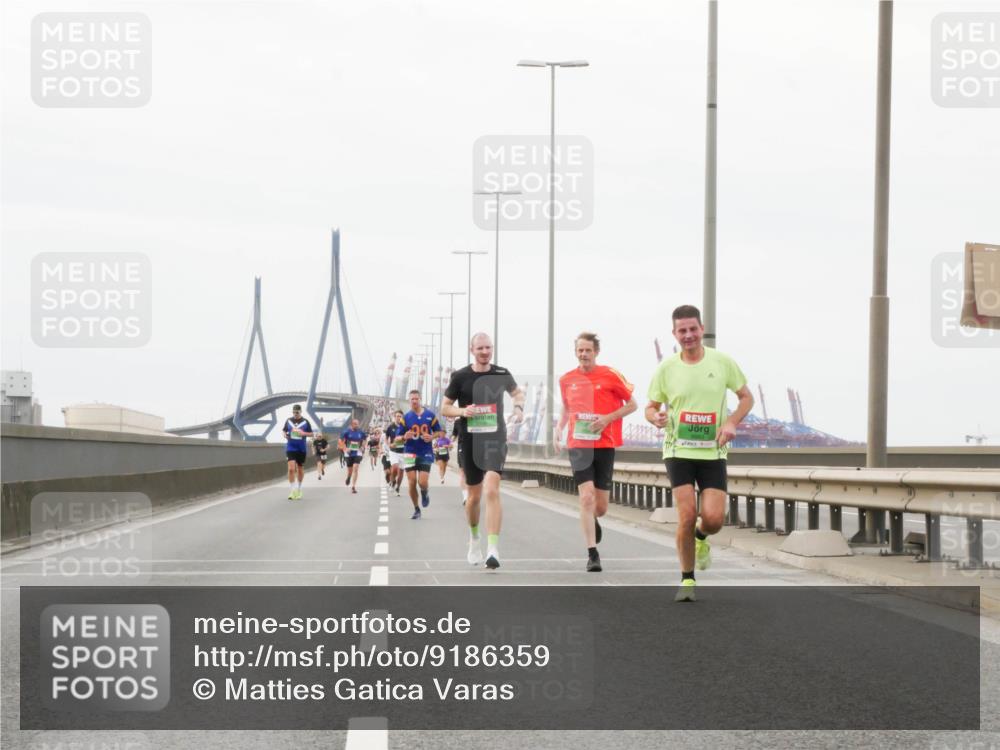 03.10.2025 - Köhlbrandbrückenlauf Matties Gatica Varas http://msf.ph/oto/9186359 03.10.2025 15:46:06 Position 3  meine-sportfotos.de