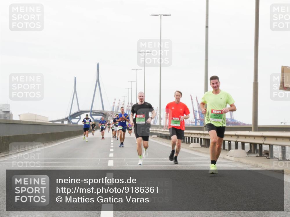 03.10.2025 - Köhlbrandbrückenlauf Matties Gatica Varas http://msf.ph/oto/9186361 03.10.2025 15:46:06 Position 3  meine-sportfotos.de