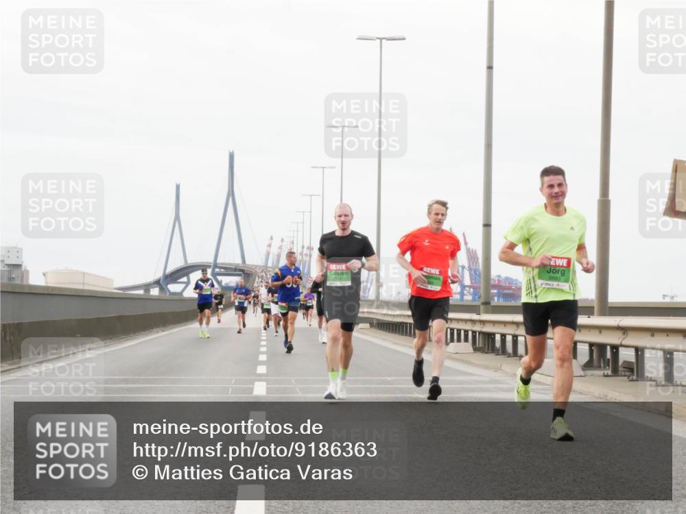03.10.2025 - Köhlbrandbrückenlauf Matties Gatica Varas http://msf.ph/oto/9186363 03.10.2025 15:46:07 Position 3  meine-sportfotos.de