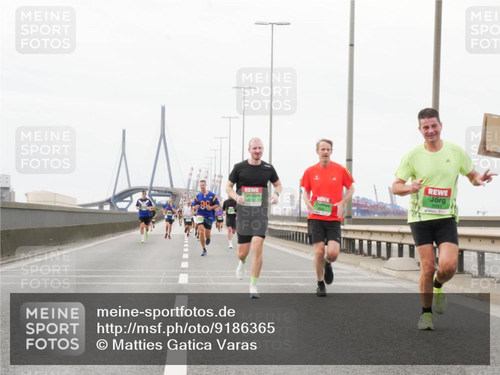 03.10.2025 - Köhlbrandbrückenlauf Matties Gatica Varas http://msf.ph/oto/9186365 03.10.2025 15:46:07 Position 3 7116, 99, 8883 meine-sportfotos.de