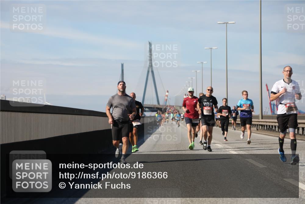 03.10.2025 - Köhlbrandbrückenlauf Yannick Fuchs http://msf.ph/oto/9186366 03.10.2025 11:44:36 Position 3 11, 14 meine-sportfotos.de