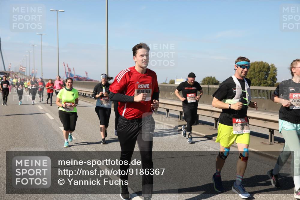 03.10.2025 - Köhlbrandbrückenlauf Yannick Fuchs http://msf.ph/oto/9186367 03.10.2025 12:05:35 Position 3 6051, 4245, 561 meine-sportfotos.de